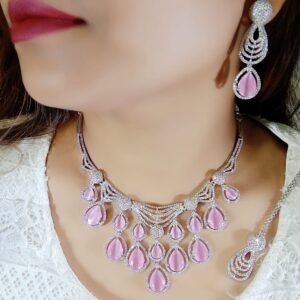 Necklace with arring and Maangtika