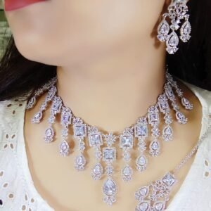 Necklace with earring and Maangtika