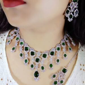 Necklace with earring and Maangtika