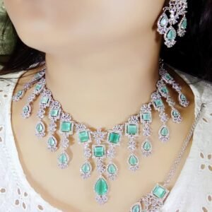 Necklace with earring and Maangtika