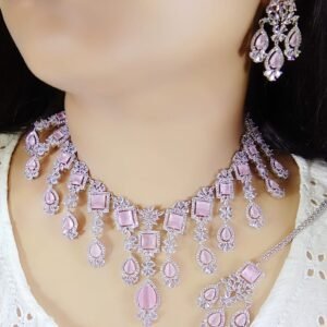 Necklace with earring and Maangtika