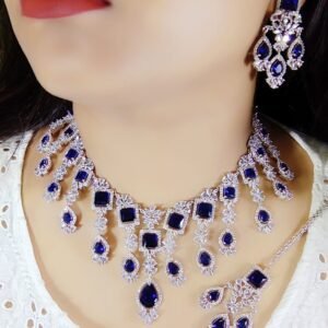 Necklace with arring and Maangtika