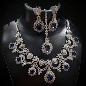 Necklace with arring and Maangtika